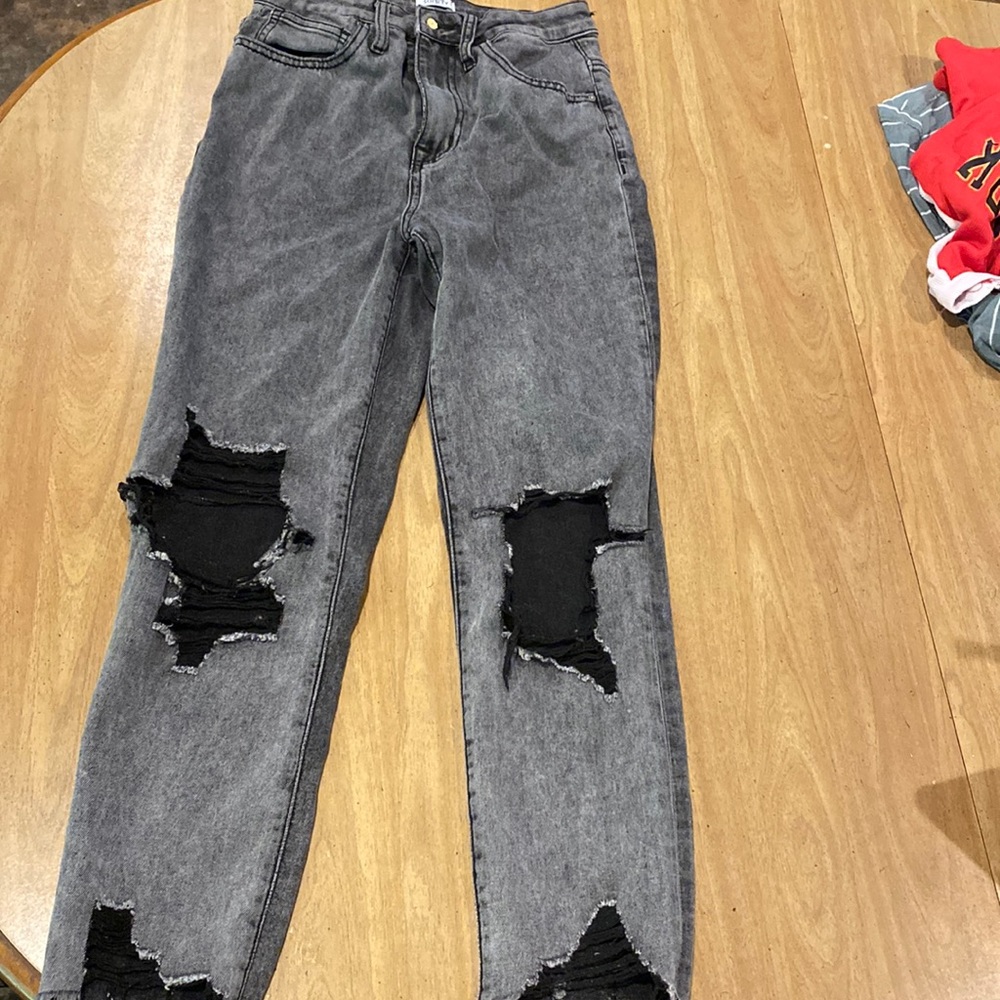 Medium mom jeans ripped jeans